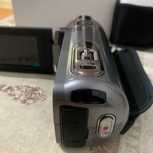 DIGITAL VIDEO CAMERA - Picture 2 of 10